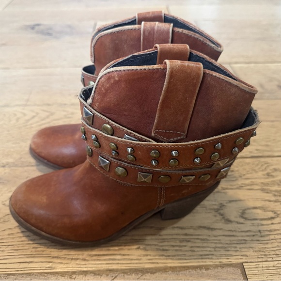 Corral Circle G Studded Brown Ankle Boots‎ Women’s Sz 7.5 - Picture 1 of 9